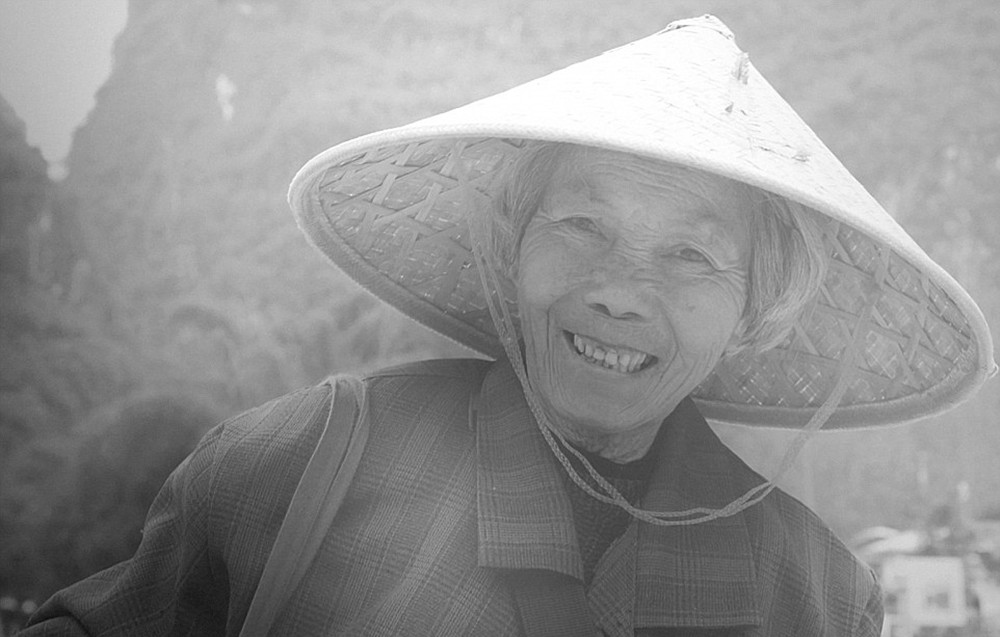 　一位微笑着的阳朔农妇（网页截图）
