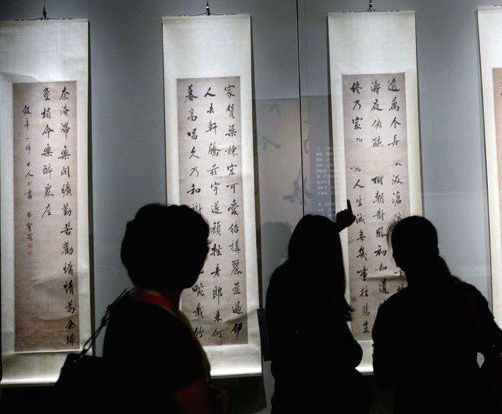该展览囊括闽籍、台籍和客居闽地的书画家优秀作品80幅。本报记者 杨映波 摄