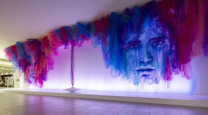 英国艺术家创作网纱“绘画” 展示惊人重叠技能
