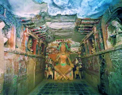   建于五胡十六国晚期北凉时期的第275号窟，是莫高窟现存时代最早的洞窟之一。