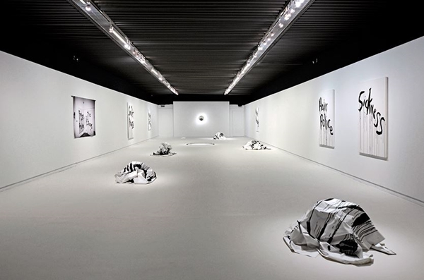  “金·戈登"(Kim Gordon)展览现场图