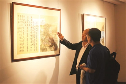 原件再造特展吸引爱好者欣赏。