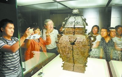 8月28日，“三湘四水集萃——湖南出土商、西周青铜器展”在长沙谭国斌艺术博物馆开展
