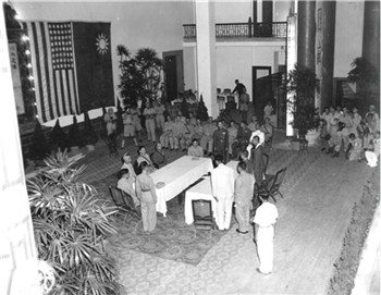 1945年9月16日，广州。受降仪式现场。