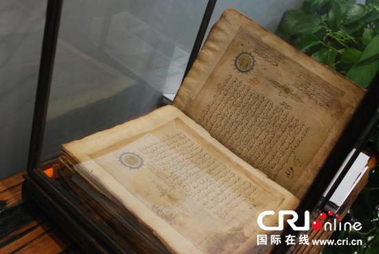   唐代手抄珍本《古兰经》-摄影-颜观潮