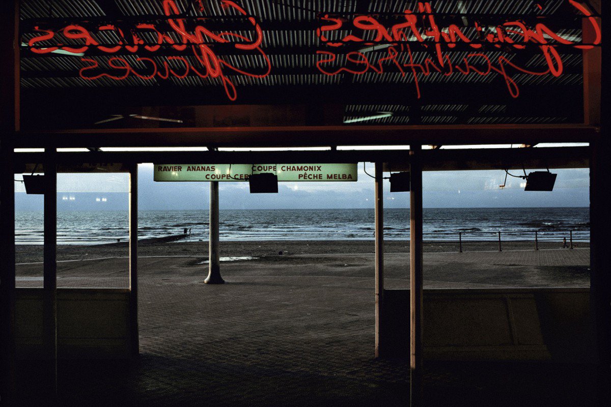 Harry Gruyaert，海边的咖啡，奥斯坦德，比利时，1988 图：Magun Photos