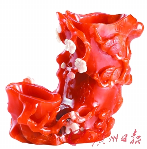 清乾隆 炉钧釉地金彩仿青铜夔龙纹尊