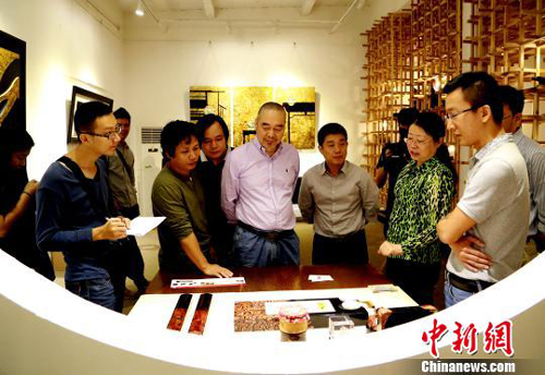 10月13日，“为青运会添彩 造物漆空间”——2015漆艺陈设艺术展在福州市漆艺研究会艺术交流中心启幕。