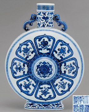 清乾隆 青花八吉祥纹双螭耳抱月瓶 高 49 cm