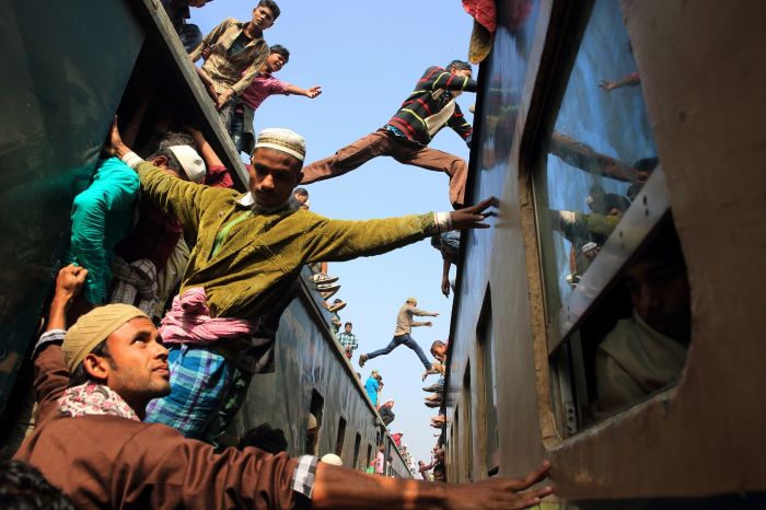 旅游组冠军：’Jumping over the train’, Noor Ahmed Gelal