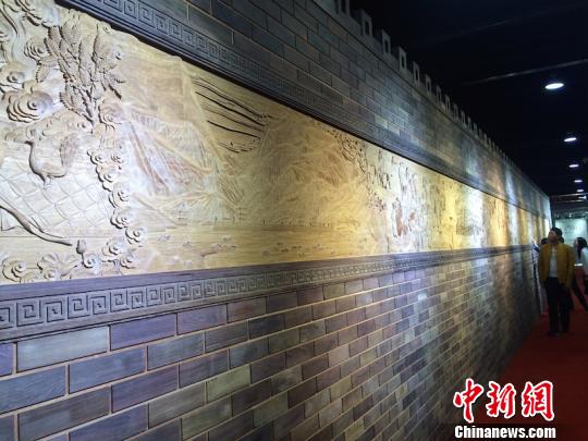 耗时十年完工的23米木刻浮雕丝绸之路亮相东博会