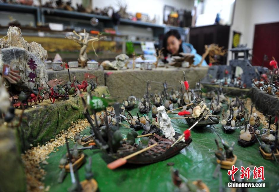 河北保定奇石收藏家用万余石块造“三国”模型