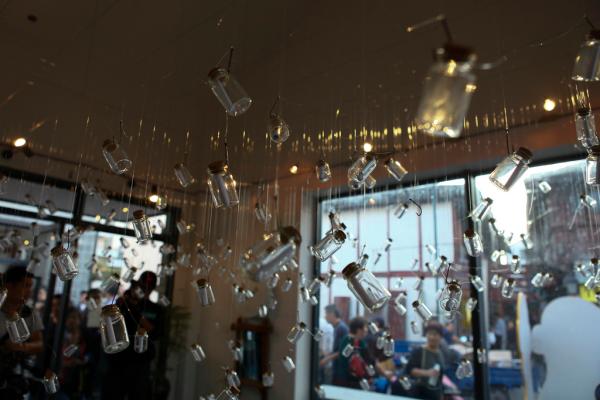 2012年10月19日， “时光中的时光”朱家角当代艺术展在朱家角的老街上举行。  澎湃新闻记者 高剑平 资料