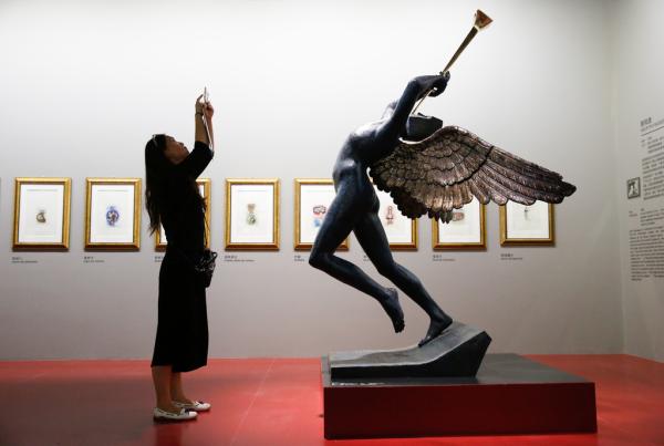 2015年9月25日，外滩18号达利大展现场。  澎湃新闻记者 高剑平 资料