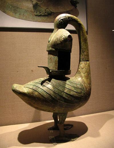   彩绘雁鱼青铜釭灯，西汉，现藏于中国国家博物馆 