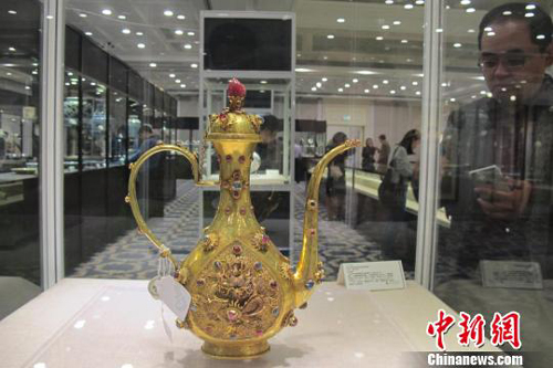 明万历·金累丝錾云龙纹嵌宝石执壶，估价待询　姜煜　摄