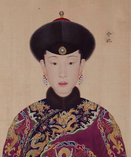 乾隆皇帝及他的十一位妃子现真容