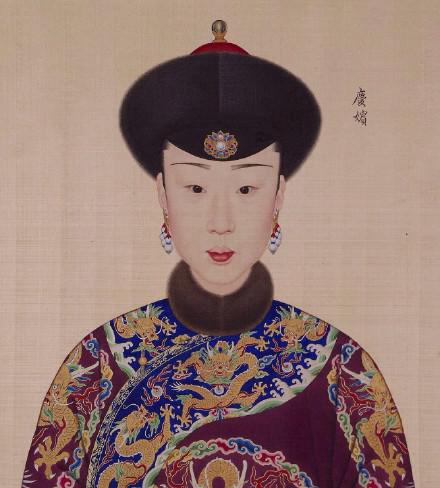 乾隆皇帝及他的十一位妃子现真容