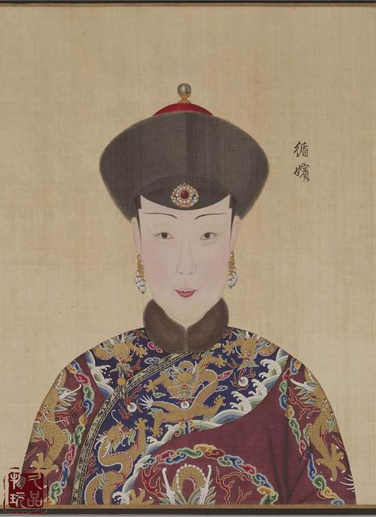 乾隆皇帝及他的十一位妃子现真容