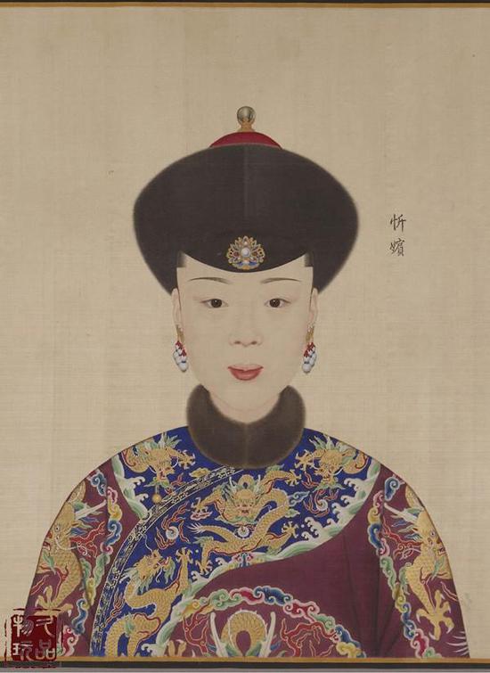 乾隆皇帝及他的十一位妃子现真容