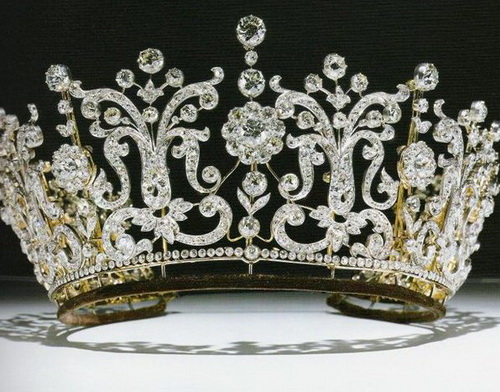 3. 玛格丽特公主的“钻石胸针皇冠”