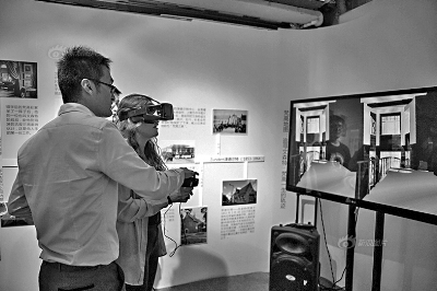   在“梵高地图”展会现场，观众佩戴VR装备，“走进”远在荷兰的梵高博物馆