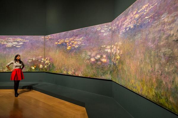 展览莫奈画作