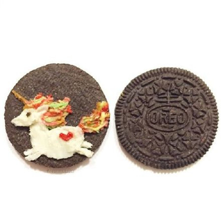 插画师Cherry用奥利奥饼干夹心画画