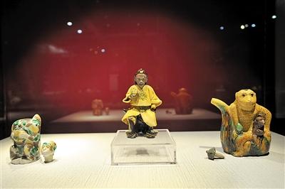 重庆中国三峡博物馆展出的猴类文物