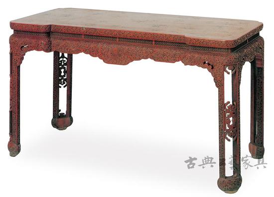   图4 剔红云龙纹委角长方桌（故宫博物院藏）