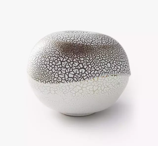 “老古董”的新姿态：现代美学瓷器作品