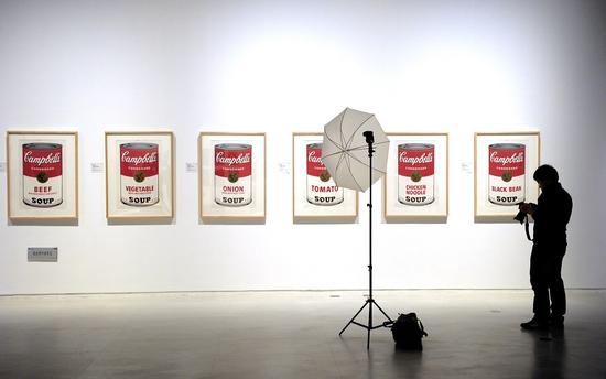   安迪·沃霍尔的罐头作品 图片：PETER PARKS/AFP/Getty Images） （非巴里摩尔的藏品）