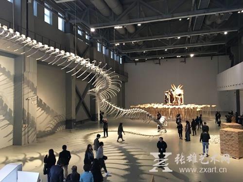  黄永砅作品《蛇杖》