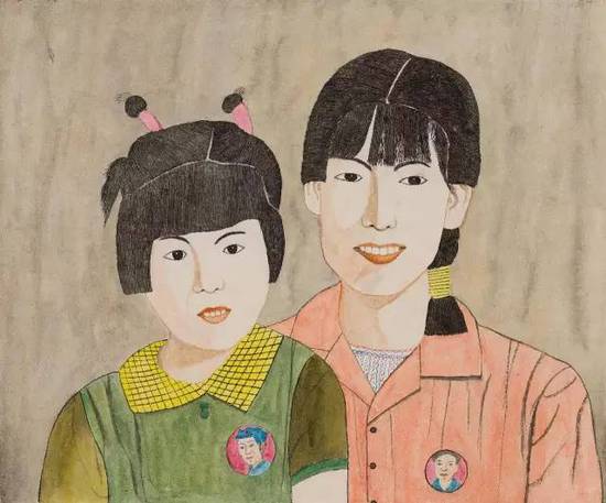 十年前只是个普通老人的她 如今把画挂到法国画廊