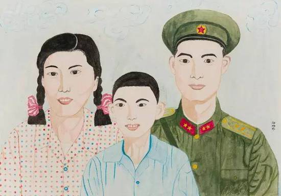 十年前只是个普通老人的她 如今把画挂到法国画廊