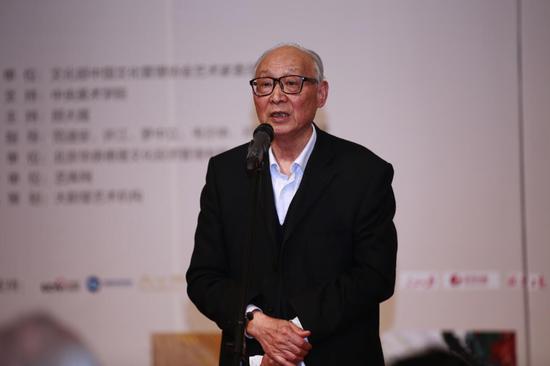邵大箴先生在开幕式上致辞