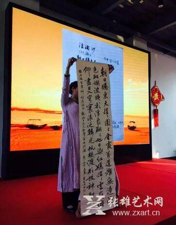 【厦门大学美术系首任系主任洪瑞生老师为本次摄影展赋诗】