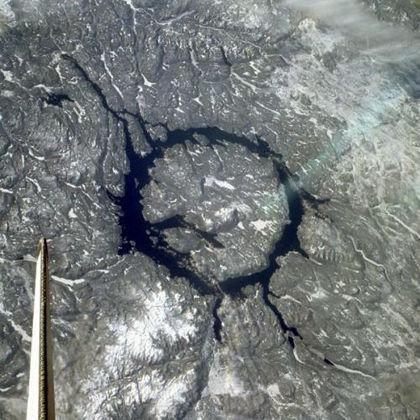 加拿大曼尼古根陨石坑