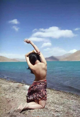 女子在圣湖旁拍裸照 是对藏文化不尊重吗？