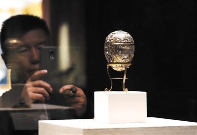   昨日，“俄罗斯皇家法贝热装饰艺术展”在故宫午门东雁翅楼展厅开放