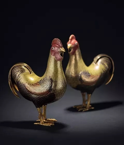   清乾隆 铜胎掐丝珐琅公鸡（一对） 32.5cm. High×2