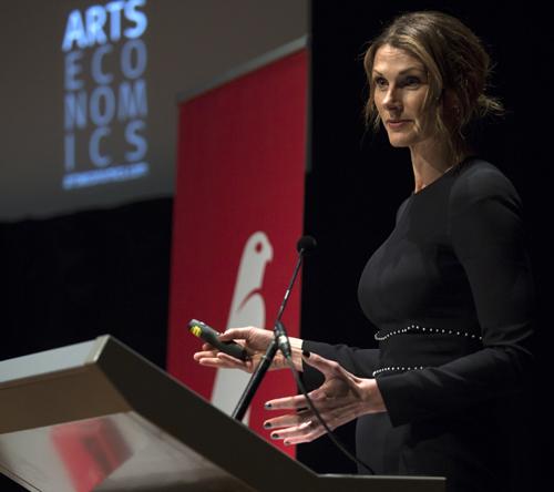   克莱尔·麦克安德鲁（Clare McAndrew）