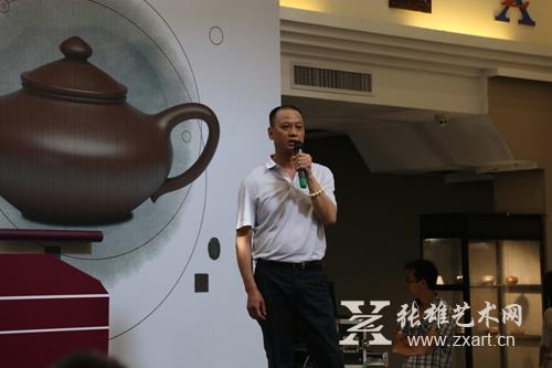 厦门市紫砂文化研究会会长吴建东上台致辞