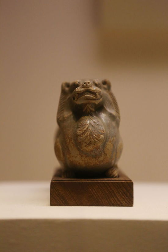   三国时期·狮形青瓷烛台 现藏国家博物馆