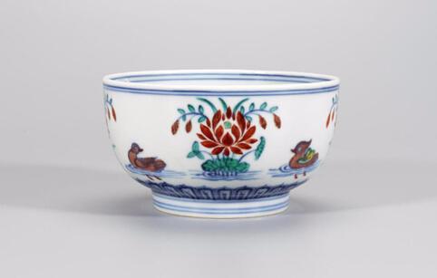  0824 明成化 御窑斗彩莲池鸳鸯纹墩式碗 直径13.5cm；高7.2cm