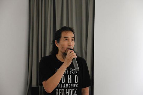  鲁迅美术学院综合绘画系系主任黄亚奇教授在开幕式上致辞