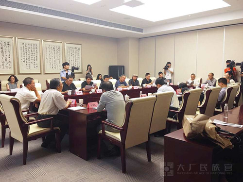     众多艺术界名家参加艺术与城市发展研讨会