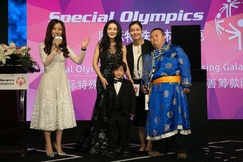 李娜球拍的拍卖现场