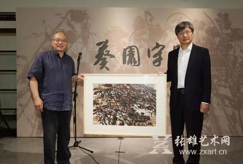   许江向北京大学捐赠作品《醉葵》