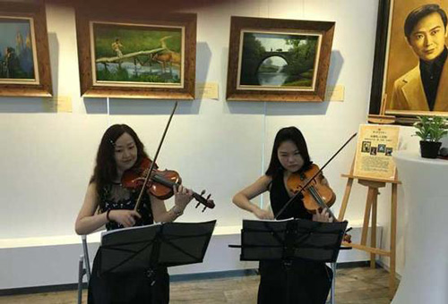 唐三超写实油画国际巡展（新加坡站）展览现场：小提琴伴乐